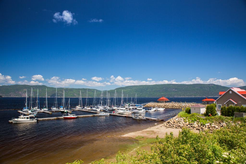 Chalets Condos Sur Le Fjord LʼAnse-Saint-Jean Exterior foto