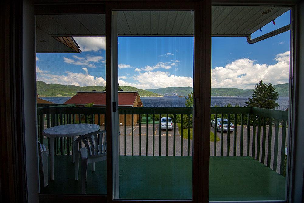 Chalets Condos Sur Le Fjord LʼAnse-Saint-Jean Exterior foto
