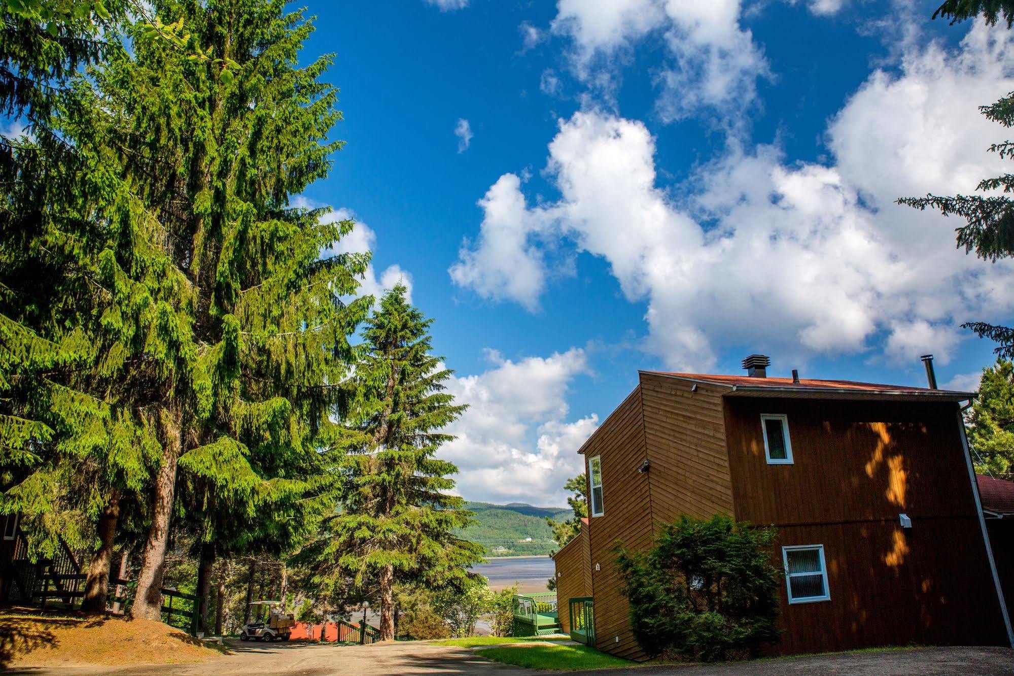 Chalets Condos Sur Le Fjord LʼAnse-Saint-Jean Exterior foto