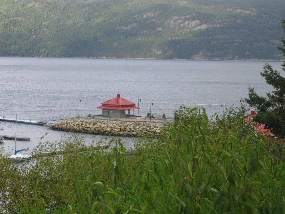 Chalets Condos Sur Le Fjord LʼAnse-Saint-Jean Exterior foto